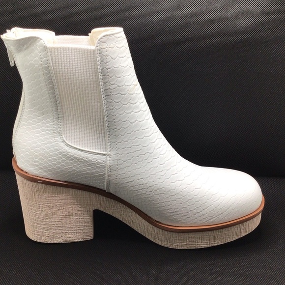 Pierre Dumas Womens Clue-7 White Snake Scale Textured Platform Ankle Boot Size 9 - Picture 3 of 11